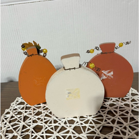 Clearance Bundle w/2nd item for $4.99 shipping Pumpkins!  3 wooden pumpkins - Picture 5 of 10